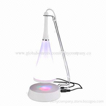 LED speaker with lamp look